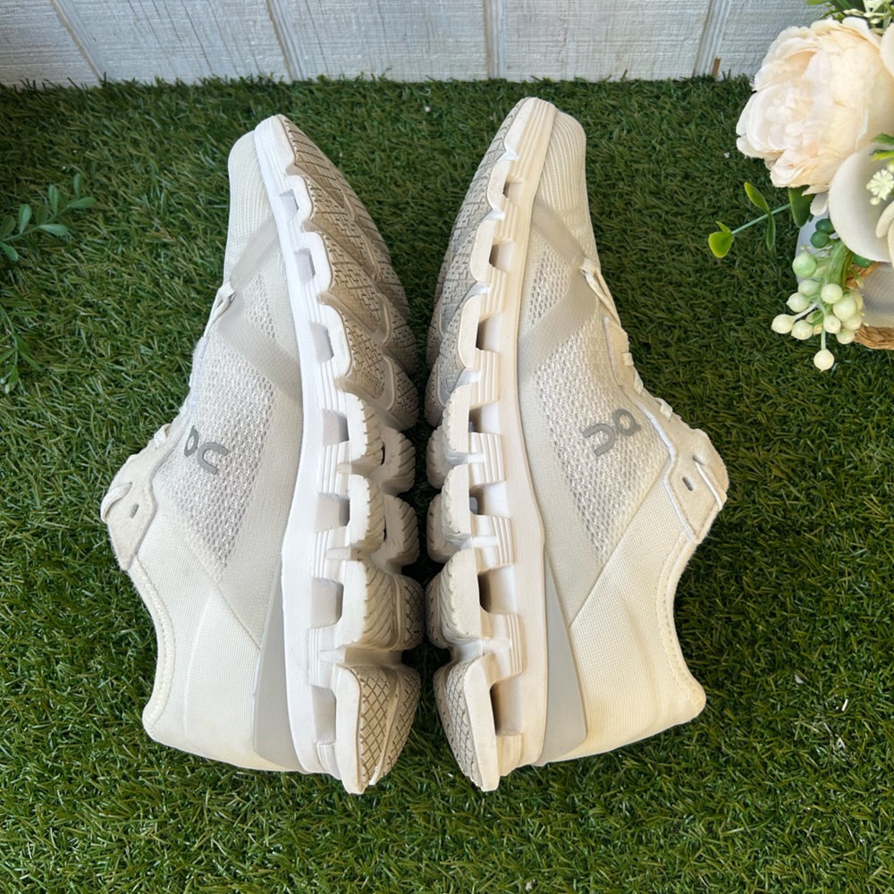 ON Cloud X 4 AD Athletic Shoe women 
$160 size 7.5 gently used
Color:White/ Wolf - Picture 14 of 16